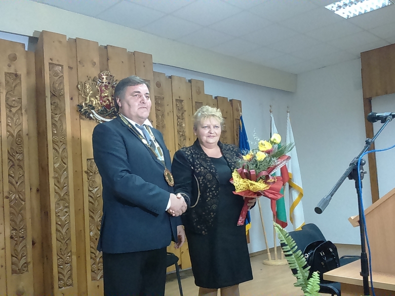 КМЕТОВЕ И ОБЩИНСКИ СЪВЕТНИЦИ В МЕЗДРА И КРИВОДОЛ ПОЛОЖИХА КЛЕТВА