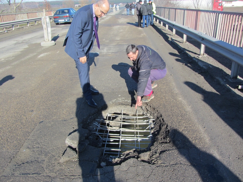 ЗАПОЧВА АВАРИЕН РЕМОНТ НА МОСТА ДО КРАВОДЕР, КОЙТО Е ЧАСТ ОТ МЕЖДУНАРОДНИЯ ПЪТ Е-79 МЕЖДУ ВРАЦА И МОНТАНА
