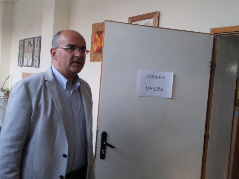 МОМЧИЛ МЛАДЕНОВ УТВЪРДИ ВЪТРЕШНИТЕ ПРАВИЛА В ПРЕБРОИТЕЛНИЯ ПУНКТ, КОЙТО Е РАЗКРИТ В СУ“ОТЕЦ ПАИСИЙ“-ВРАЦА