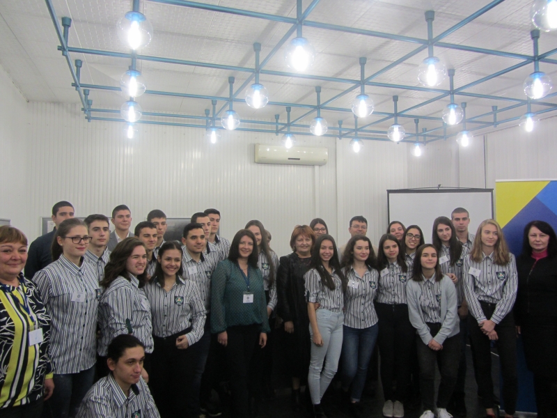 ОБЛАСТНИЯТ УПРАВИТЕЛ МАЛИНА НИКОЛОВА СТАНА ПАТРОН НА ПЪРВАТА ИНИЦИАТИВА “УЧИЛИЩЕ – ПОСЛАНИК НА ЕВРОПЕЙСКИЯ ПАРЛАМЕНТ”