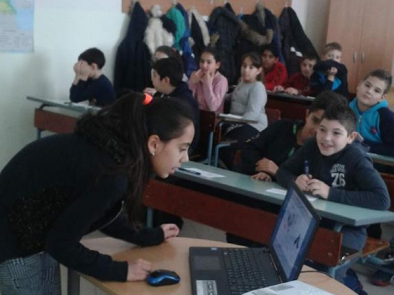 ПО ИНИЦИАТИВА И СЪС СЪДЕЙСТВИЕТО НА ОБЛАСТНИЯ УПРАВИТЕЛ МАЛИНА НИКОЛОВА СТАРТИРА ПРЕВАНТИВНО-ИНФОРМАЦИОННА КАМПАНИЯ, НАСОЧЕНА КЪМ УЧЕНИЦИ ОТ ТРЕТИ И ЧЕТВЪРТИ КЛАС В УЧИЛИЩАТА НА ТЕРИТОРИЯТА НА ОБЛАСТ ВРАЦА