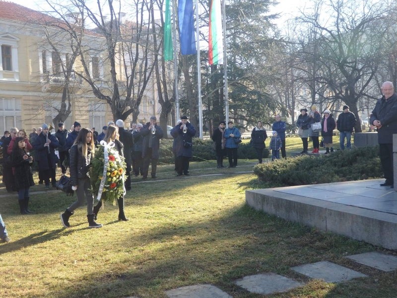ОБЛАСТНИЯТ УПРАВИТЕЛ МАЛИНА НИКОЛОВА ПРИСЪСТВА НА ТЪРЖЕСТВАТА ПО ПОВОД 170-та ГОДИШНИНА ОТ РОЖДЕНИЕТО НА ХРИСТО БОТЕВ