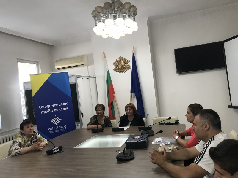 ОБЛАСТНИЯТ УПРАВИТЕЛ МАЛИНА НИКОЛОВА ПРИЕ ДЕЛЕГАЦИЯ ОТ ПЕТ СТРАНИ, ПАРТНЬОРИ НА ПЕГ „ЙОАН ЕКЗАРХ“ – ВРАЦА ПО ПРОЕКТ НА ПРОГРАМА „ЕРАЗЪМ+“ 2017-2019 г.