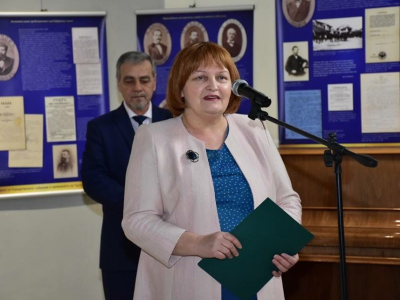 ОБЛАСТНИЯТ УПРАВИТЕЛ МАЛИНА НИКОЛОВА ОТКРИ ДОКУМЕНТАЛНАТА ИЗЛОЖБА „140 ГОДИНИ ОТ УЧРЕДИТЕЛНОТО СЪБРАНИЕ, ПРИЕЛО ТЪРНОВСКАТА КОНСТИТУЦИЯ“