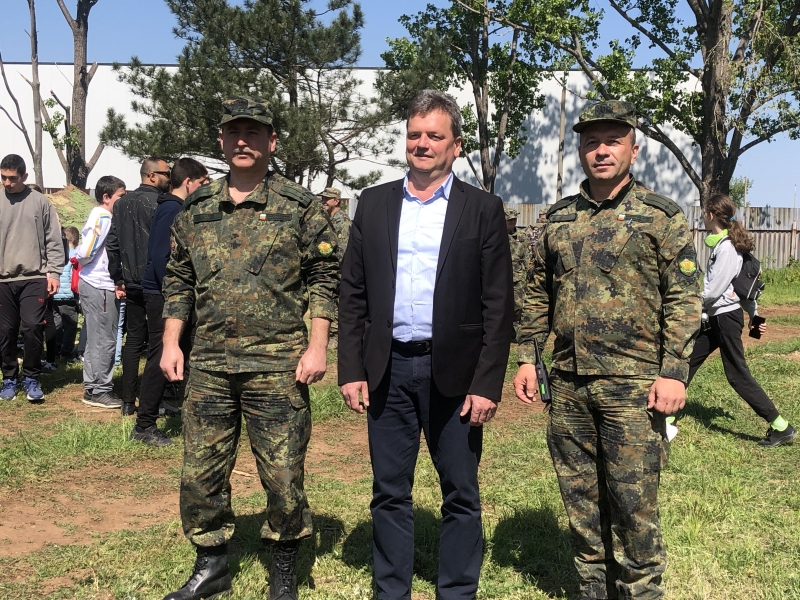 ОБЛАСТНИЯТ УПРАВИТЕЛ ПОСЕТИ  ВРАЧАНСКОТО ВОЕННО ПОДЕЛЕНИЕ  В ДЕНЯ НА ОТВОРЕНИТЕ ВРАТИ 