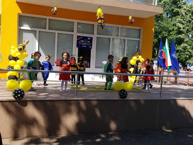 ЗАМЕСТНИК МИНИСТЪР-ПРЕДСЕДАТЕЛЯТ ПО КЛИМАТИЧНИ ПОЛИТИКИ И МИНИСТЪР НА ОКОЛНАТА СРЕДА И ВОДИТЕ Г-Н БОРИСЛАВ САНДОВ И ОБЛАСТНИЯТ УПРАВИТЕЛ Г-Н СТЕФАН КРАСИМИРОВ УЧАСТВАХА В ОТБЕЛЯЗВАНЕ НА СВЕТОВНИЯ ДЕН НА ПЧЕЛИТЕ