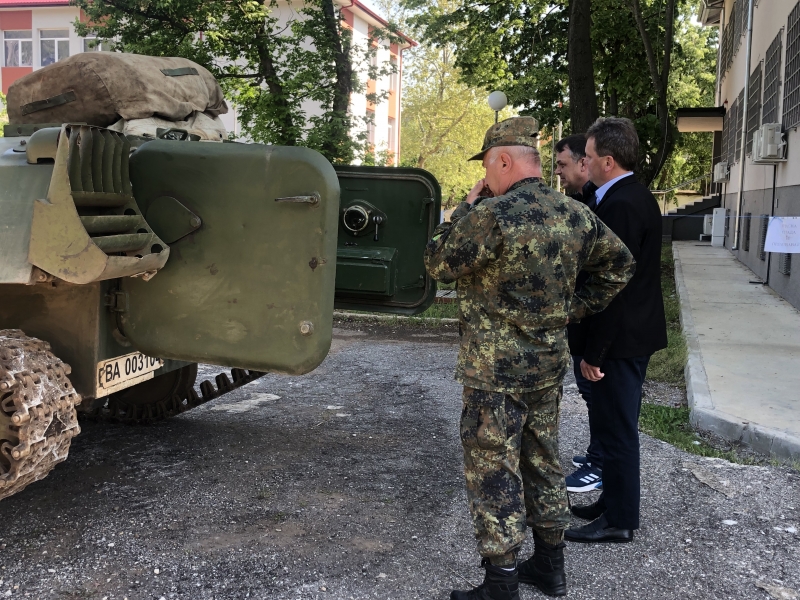 ОБЛАСТНИЯТ УПРАВИТЕЛ ПОСЕТИ  ВРАЧАНСКОТО ВОЕННО ПОДЕЛЕНИЕ  В ДЕНЯ НА ОТВОРЕНИТЕ ВРАТИ 