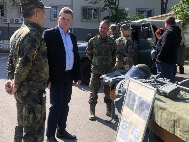 ОБЛАСТНИЯТ УПРАВИТЕЛ ПОСЕТИ  ВРАЧАНСКОТО ВОЕННО ПОДЕЛЕНИЕ  В ДЕНЯ НА ОТВОРЕНИТЕ ВРАТИ 