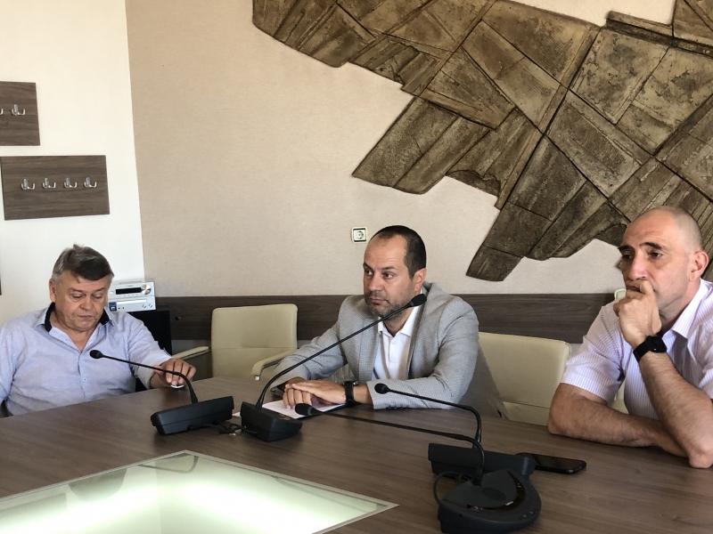 ОБСЪДЕНИ БЯХА МЕРКИТЕ ПО ВЪЗСТАНОВЯВАНЕ НА АСФАЛТОВАТА НАСТИЛКА В КВ. БИСТРЕЦ