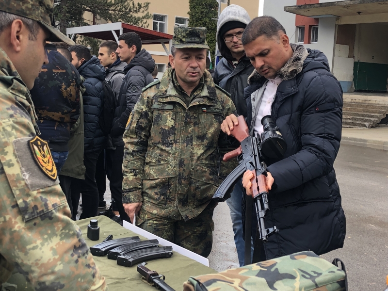 ОБЛАСТНИЯТ УПРАВИТЕЛ ГЕОРГИ МИТОВ ПОСЕТИ  ВРАЧАНСКОТО ВОЕННО ПОДЕЛЕНИЕ  В ДЕНЯ НА ОТВОРЕНИТЕ ВРАТИ 