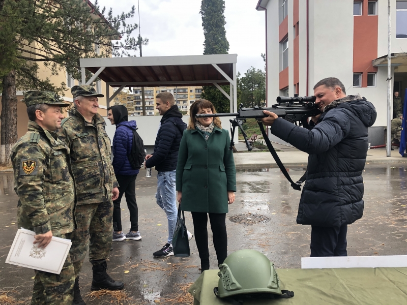 ОБЛАСТНИЯТ УПРАВИТЕЛ ГЕОРГИ МИТОВ ПОСЕТИ  ВРАЧАНСКОТО ВОЕННО ПОДЕЛЕНИЕ  В ДЕНЯ НА ОТВОРЕНИТЕ ВРАТИ 