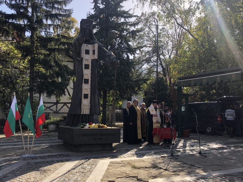 ОБЛАСТНИЯТ УПРАВИТЕЛ ГЕОРГИ МИТОВ ПОЧЕТЕ ДЕНЯ НА НАРОДНИТЕ БУДИТЕЛИ