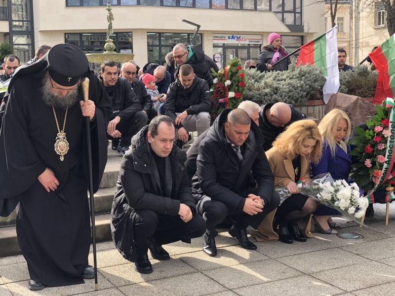  ОБЛАСТНИЯТ УПРАВИТЕЛ ГЕОРГИ МИТОВ СЕ ПОКЛОНИ ПРЕД ПАМЕТТА НА АПОСТОЛА