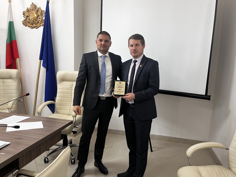 ГЕОРГИ МИТОВ ВРЪЧИ НАГРАДИТЕ „РАБОТОДАТЕЛ НА ГОДИНАТА-2022 Г.“