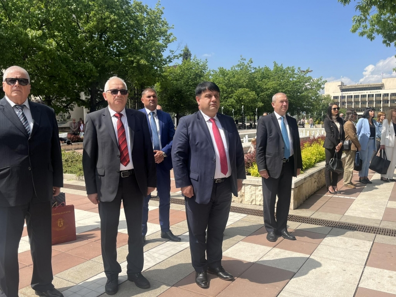 Почетно консулство на Република Сърбия беше официално открито днес в Благоевград. Тържественото откриване пред зала “22 септември” започна с химна на двете страни, в изпълнение на трио „Сопрано“. Събитието уважи и областният 