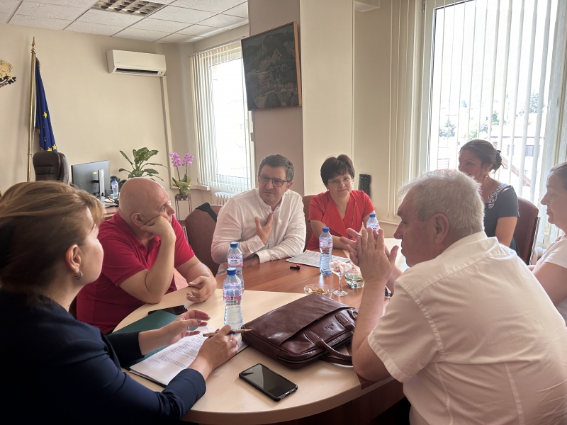 ОБЛАСТНИЯТ УПРАВИТЕЛ НАДЯ ДОНКИНСКА СВИКА СПЕШНО ЗАСЕДАНИЕ ВЪВ ВРЪЗКА С КРИТИЧНАТА СИТУАЦИЯ В ОТДЕЛЕНИЕТО ПО ПЕДИАТРИЯ В МБАЛ „ХРИСТО БОТЕВ“  АД – ВРАЦА