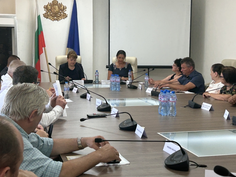 ОБЛАСТНИЯТ УПРАВИТЕЛ НАДЯ ДОНКИНСКА СВИКА СПЕШНО ЗАСЕДАНИЕ ВЪВ ВРЪЗКА С КРИТИЧНАТА СИТУАЦИЯ В ОТДЕЛЕНИЕТО ПО ПЕДИАТРИЯ В МБАЛ „ХРИСТО БОТЕВ“  АД – ВРАЦА