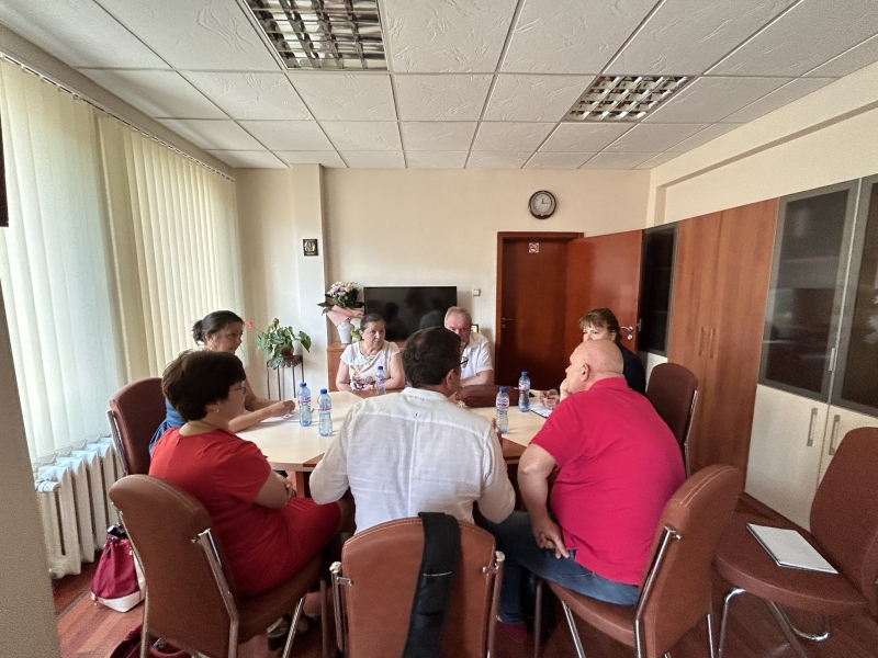 ОБЛАСТНИЯТ УПРАВИТЕЛ НАДЯ ДОНКИНСКА СВИКА СПЕШНО ЗАСЕДАНИЕ ВЪВ ВРЪЗКА С КРИТИЧНАТА СИТУАЦИЯ В ОТДЕЛЕНИЕТО ПО ПЕДИАТРИЯ В МБАЛ „ХРИСТО БОТЕВ“  АД – ВРАЦА