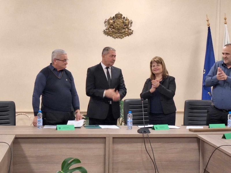 КЛЕТВА ПОЛОЖИХА НОВОИЗБРАНИТЕ ОБЩИНСКИ СЪВЕТНИЦИ В РОМАН, КМЕТЪТ НА ОБЩИНАТА И КМЕТОВЕТЕ НА КМЕТСТВА 