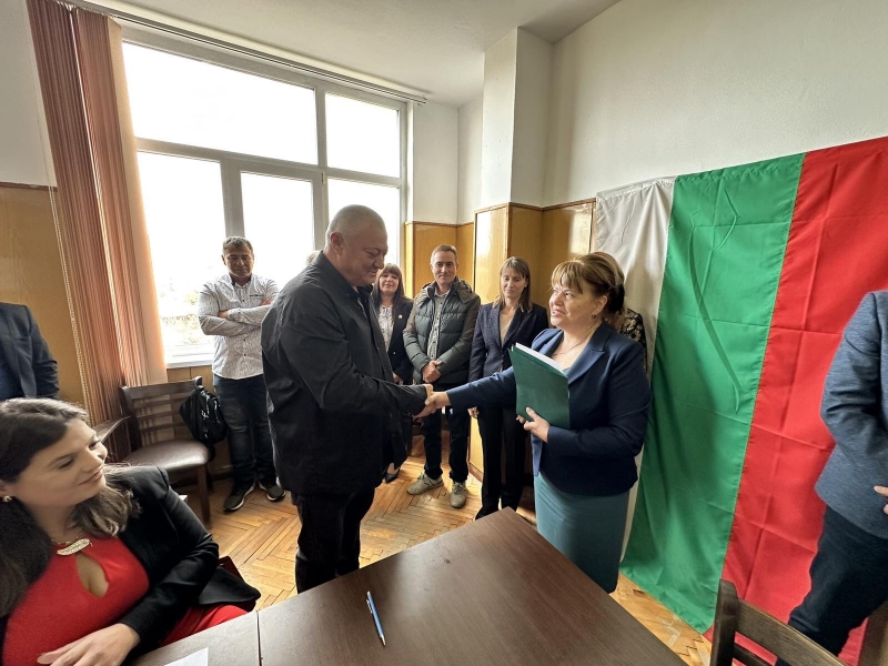 НА 10.11.2023Г. КЛЕТВА ПОЛОЖИХА НОВОИЗБРАНИТЕ ОБЩИНСКИ СЪВЕТНИЦИ В ХАЙРЕДИН, КМЕТЪТ НА ОБЩИНАТА И КМЕТОВЕТЕ НА КМЕТСТВА 