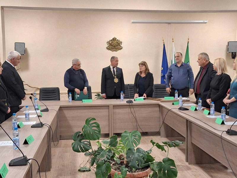 КЛЕТВА ПОЛОЖИХА НОВОИЗБРАНИТЕ ОБЩИНСКИ СЪВЕТНИЦИ В РОМАН, КМЕТЪТ НА ОБЩИНАТА И КМЕТОВЕТЕ НА КМЕТСТВА 