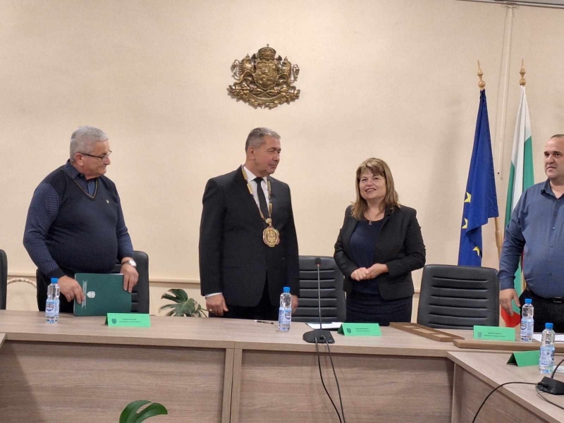 КЛЕТВА ПОЛОЖИХА НОВОИЗБРАНИТЕ ОБЩИНСКИ СЪВЕТНИЦИ В РОМАН, КМЕТЪТ НА ОБЩИНАТА И КМЕТОВЕТЕ НА КМЕТСТВА 
