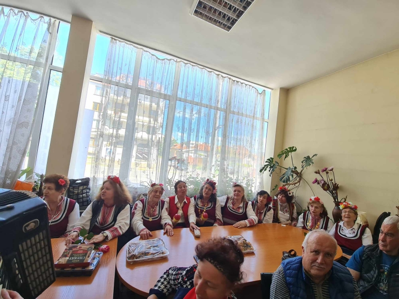 ОБЛАСТНИЯТ УПРАВИТЕЛ  НАДЯ ДОНКИНСКА ПРИСЪСТВА НА ТЪРЖЕСТВОТО НА СЪЮЗА НА ИНВАЛИДИТЕ В БЪЛГАРИЯ – ВРАЦА  ПО ПОВОД ВЕЛИКДЕНСКИТЕ ПРАЗНИЦИ