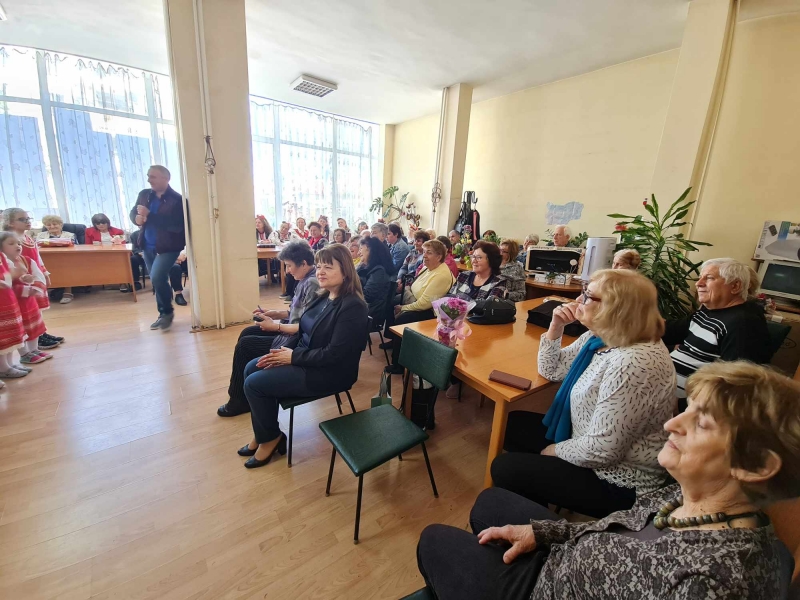 ОБЛАСТНИЯТ УПРАВИТЕЛ  НАДЯ ДОНКИНСКА ПРИСЪСТВА НА ТЪРЖЕСТВОТО НА СЪЮЗА НА ИНВАЛИДИТЕ В БЪЛГАРИЯ – ВРАЦА  ПО ПОВОД ВЕЛИКДЕНСКИТЕ ПРАЗНИЦИ