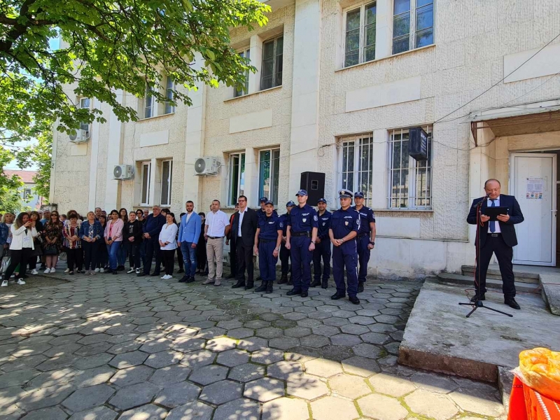 ОБЛАСТНИЯТ УПРАВИТЕЛ НА ОБЛАСТ ВРАЦА НАДЯ ДОНКИНСКА ПРИСЪСТВА НА ОФИЦИАЛНОТО ОТКРИВАНЕ НА РАЙОННО УПРАВЛЕНИЕ В ГР. РОМАН 