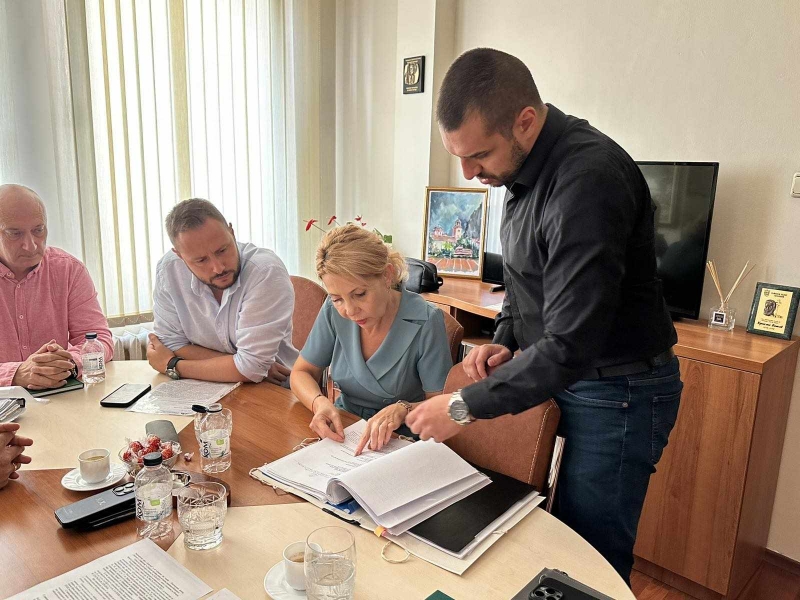 Областният управител Николай Николов свика експертна среща относно Развлекателен парк „Леденика“ и Природна забележителност пещера „Леденика“ 