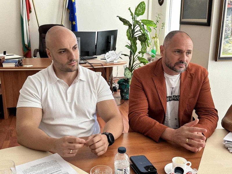 Областният управител Николай Николов свика експертна среща относно Развлекателен парк „Леденика“ и Природна забележителност пещера „Леденика“ 
