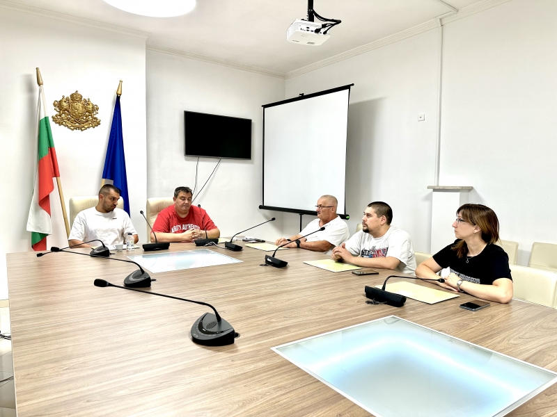 Областният управител Николай Николов проведе среща с представители на назначената от ЦИК Районна избирателна комисия-Враца