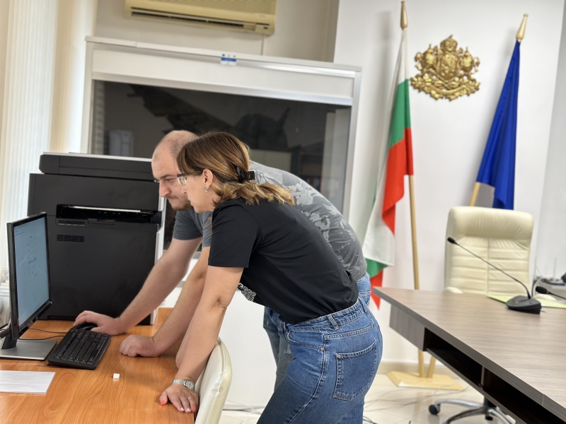 Областният управител Николай Николов проведе среща с представители на назначената от ЦИК Районна избирателна комисия-Враца