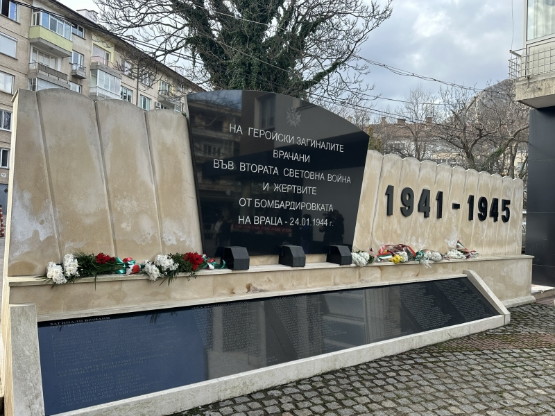 Враца почете паметта на загиналите при бомбардировките над града преди 81 години   