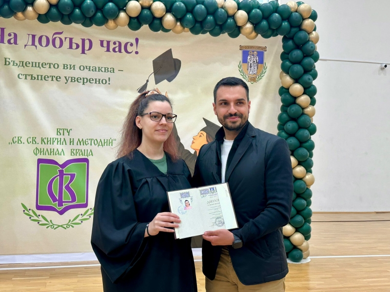 Областният управител Николай Николов връчи дипломите на абсолвенти от Великотърновския университет, Филиал Враца