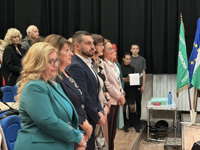 В деня на патронния си празник Средно училище „Отец Паисий“ – Враца отбеляза 40 години от създаването си