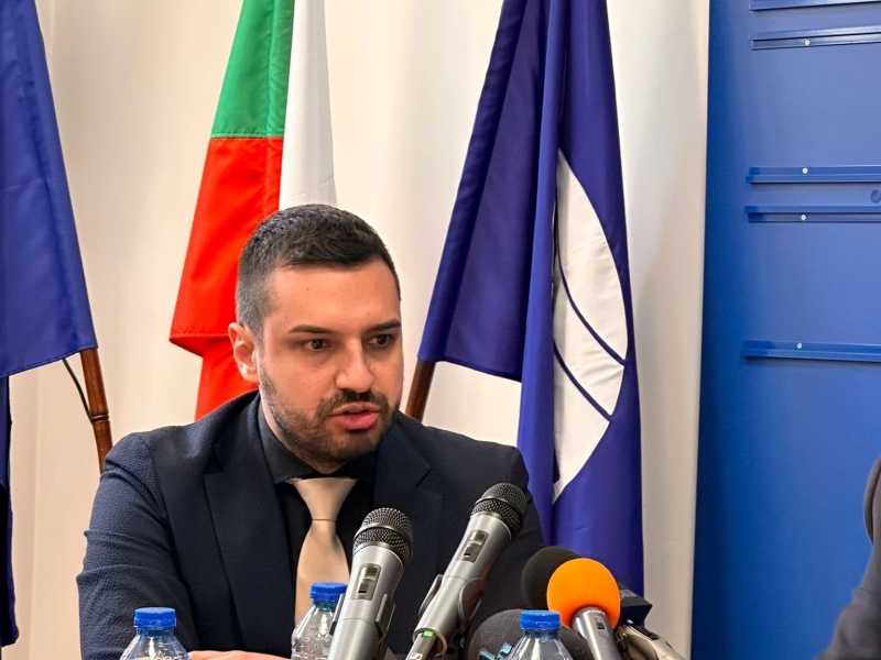 Областният управител Николай Николов приветства конференцията, посветена на 150 години от Априлското въстание