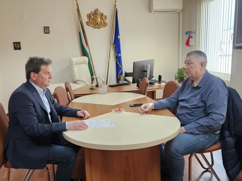 ОБЛАСТНИЯТ УПРАВИТЕЛ СТЕФАН КРАСИМИРОВ СВИКА СПЕШНА СРЕЩА ЗАРАДИ СЛУЧАИ НА МОРБИЛИ В ОБЛАСТ ВРАЦА