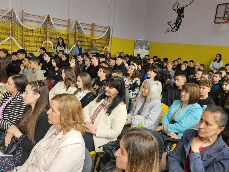 ОБЛАСТНИЯТ УПРАВИТЕЛ СТЕФАН КРАСИМИРОВ ВЗЕ УЧАСТИЕ В ОБРАЗОВАТЕЛЕН ФОРУМ В МЕЗДРА 