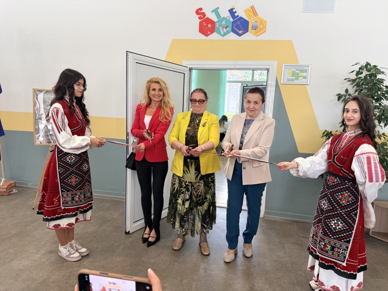 ЗАМЕСТНИК ОБЛАСТНИЯТ УПРАВИТЕЛ ХРИСТИНА РАНГЕЛОВА ПРИСЪСТВА НА ОТКРИВАНЕТО НА ВИСОКОТЕХНОЛОГИЧЕН STEM ЦЕНТЪР И МОДЕРНО СПОРТНО ИГРИЩЕ ВЪВ ВРАЦА