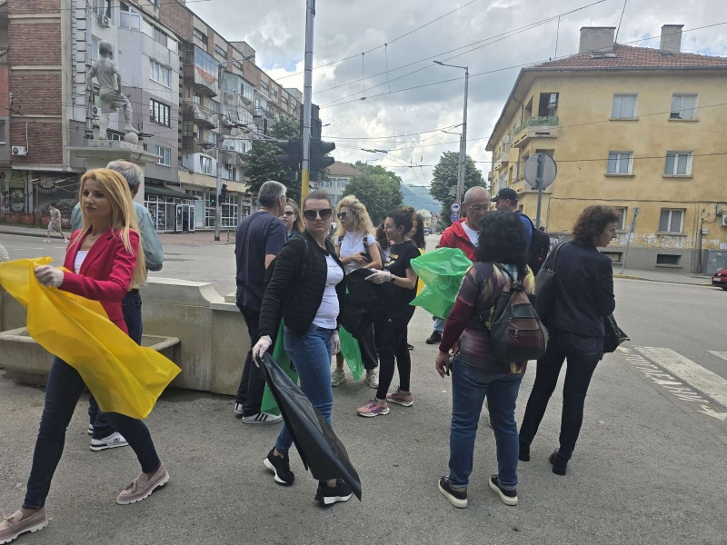 ОБЛАСТНА АДМИНИСТРАЦИЯ – ВРАЦА СЕ ВКЛЮЧИ В КАМПАНИЯТА „ДА ИЗЧИСТИМ БЪЛГАРИЯ ЗАЕДНО“