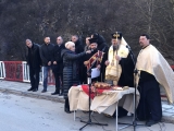 ОБЛАСТНИЯТ УПРАВИТЕЛ ГЕОРГИ МИТОВ ПРИСЪСТВА НА „СПАСЯВАНЕТО“ НА БОГОЯВЛЕНСКИЯ КРЪСТ И ОСВЕЩАВАНЕ НА БОЙНИТЕ ЗНАМЕНА